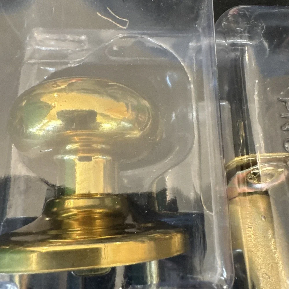 Kwikset Polished Brass Hall And Closet Door Knob 97200-787 MicroBan-FS